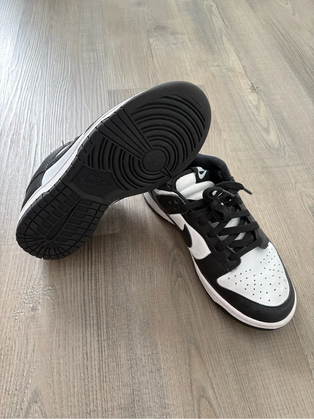 Nike Black and White Low-Top Sneakers - Picture 3 of 4